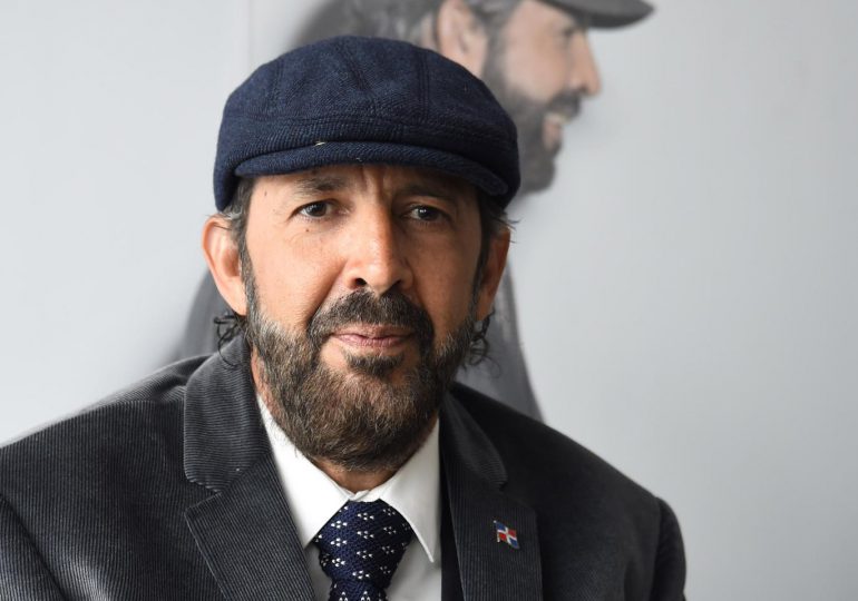 Juan Luis Guerra detiene su ensayo para ver el juego entre los Yankees y Dodgers: "Un soundcheck silencioso"