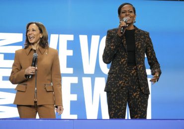 Kamala Harris y Michelle Obama se alían para advertir sobre el peligro de elegir a Trump