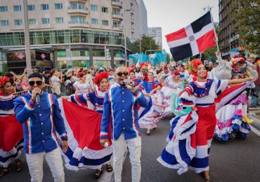 Carnaval Dominicano llena de cultura y alegría la Gran Vía de Madrid