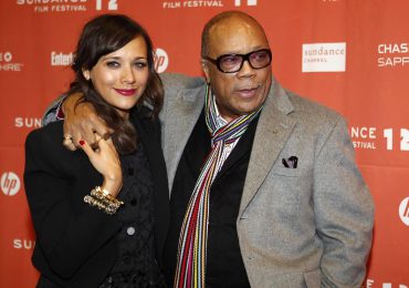 Quincy Jones recibe un Óscar honorífico en un homenaje póstumo en los Governors Awards