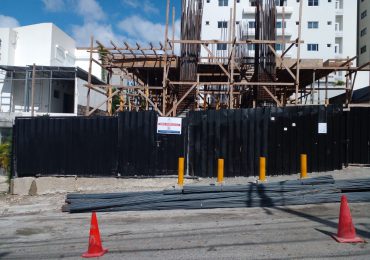 Paralizan construcción de Prado Residences III por violaciones a la ley y daños graves de estructuras colapsadas en su entorno