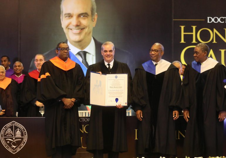 Presidente Abinader recibe Doctorado Honoris Causa de la UASD