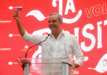 Presidente Abinader proclama “Ya llegó la Brisita, ya llegó la Navidad, al iniciar hoy la entrega de 3 millones de bonos navideños”