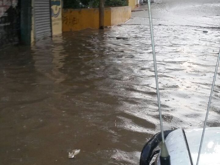 Se reportan inundaciones en Mao, Valverde, ante el paso de la tormenta tropical Rafael