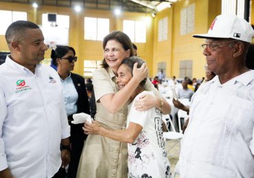 Raquel Peña celebra el inicio de la Navidad en Monte Plata junto a más de 1,200 comunitarios