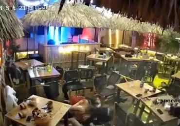 Hombres armados matan a 10 personas en un bar de México