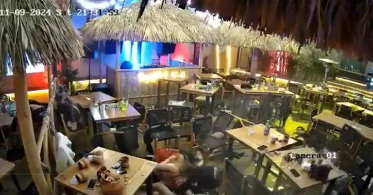 Hombres armados matan a 10 personas en un bar de México