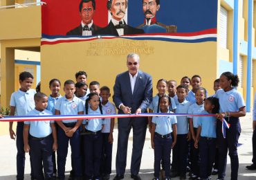 Abinader inaugura Escuela Primaria en Los Jardines para beneficio de 1,890 estudiantes; y un Centro de Desarrollo Integral de la Mujer en SDN