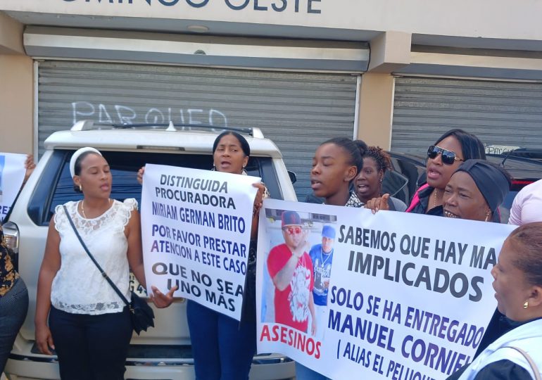 Familiares de dos jóvenes asesinados a tiros en el sector Palavé exigen que se haga justicia en este caso