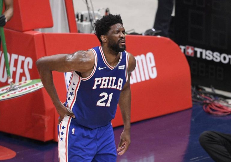 La NBA suspende por tres partidos a Embiid por altercado con periodista