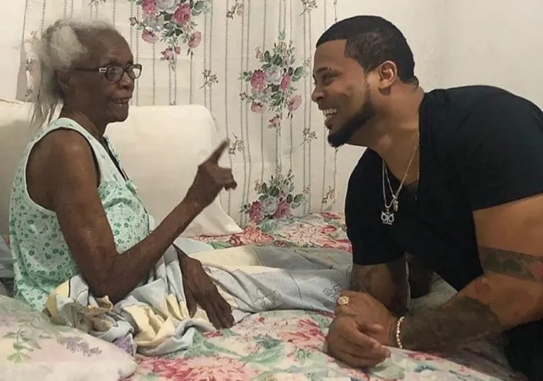 Lápiz Conciente recuerda a su abuela con emotivo mensaje: "Siempre Feliz ♥️"