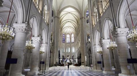 El primer vistazo a la Notre Dame restaurada desvela una catedral diáfana de muros blancos