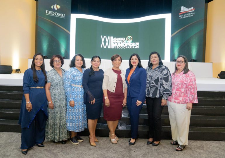 Alcaldesa de La Vega, Amparo Custodio, participa en la Asamblea General de Municipios de Fedomu y la LMD