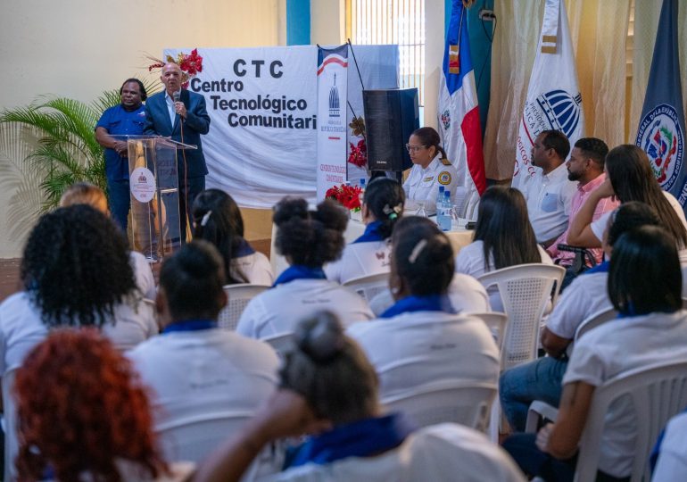 CTC entrega remozada Sala Digital en el CCR Rafey Mujeres