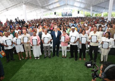 Presidente Abinader entrega 2,100 títulos de propiedad en La Guáyiga, Pedro Brand