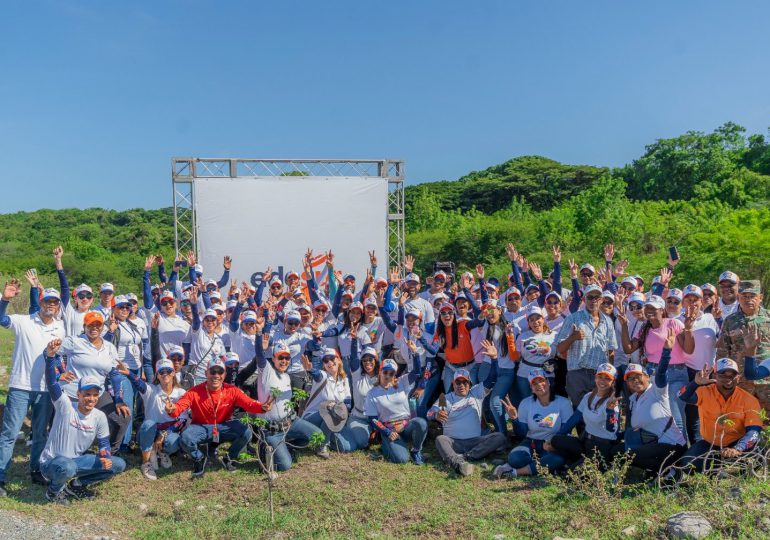 Edesur siembra 2,000 plantas en jornada de reforestación en San Cristóbal