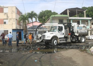 Coraasan junto a la alcaldía de Santiago realiza jornada de limpieza de imbornales