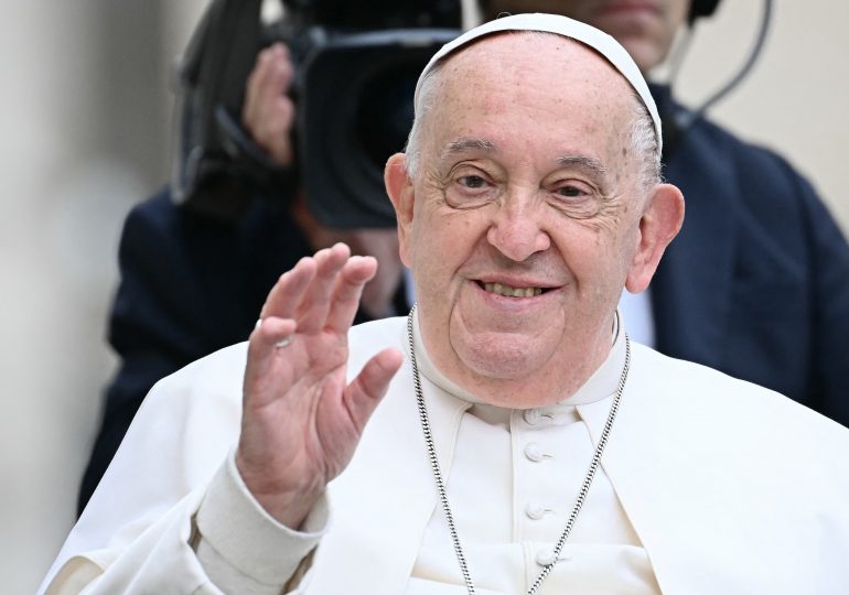 Invasión rusa de Ucrania es un "desastre vergonzoso para la humanidad", deplora el papa