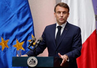 Macron acusa a haitianos que destituyeron a primer ministro de ser unos "idiotas"