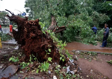 Las autoridades cubanas reportan más de 461 derrumbes en La Habana tras el huracán Rafael