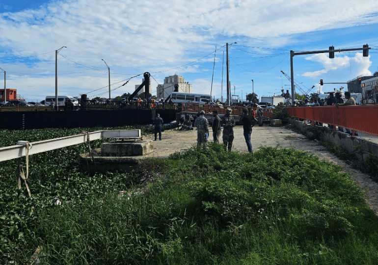 Rescatan cuerpo en el río Ozama, cerca del puente flotante