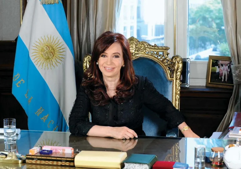 Gobierno de Milei acusa a Cristina Fernández de falsear residencia para aumentar pensión