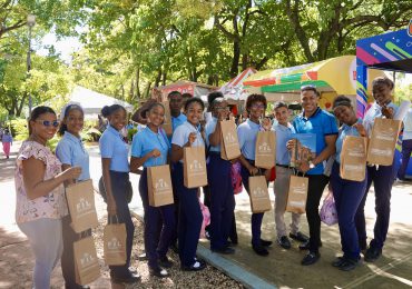 Estudiantes acuden masivamente a la Feria del Libro 2024