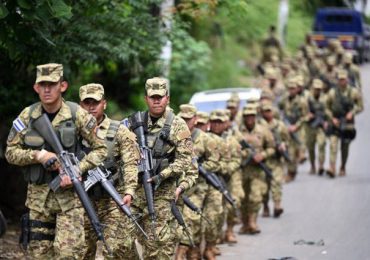 Militares salvadoreños realizan ejercicios de preparación para su despliegue en Haití