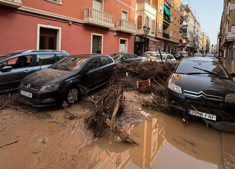 Dominicanos en Valencia: "Nos pasamos la noche sacando agua para no morir", relata misionera