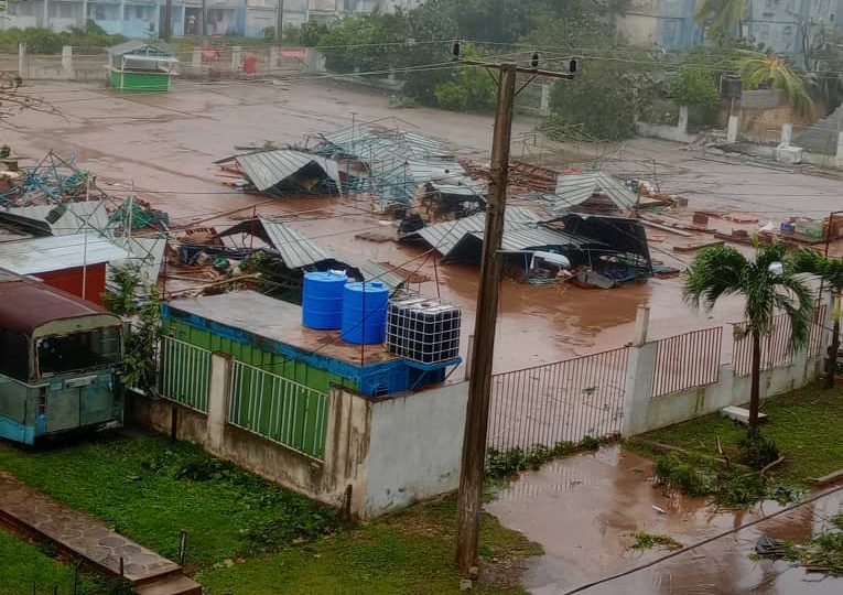 Rafael toca tierra en Cuba como un huracán de categoría 3