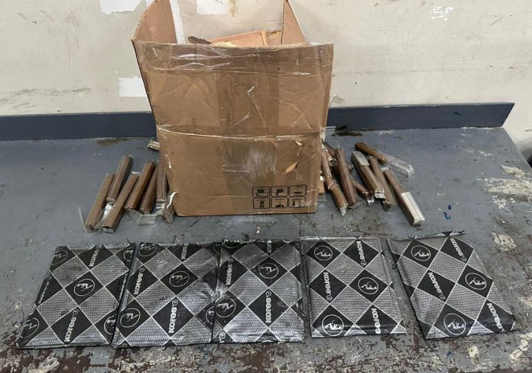 DNCD decomisa cinco láminas de cocaína camufladas en cajas de tabaco