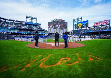 Rubby Pérez interpreta himno dominicano en Citi Field para Serie Titanes del Caribe