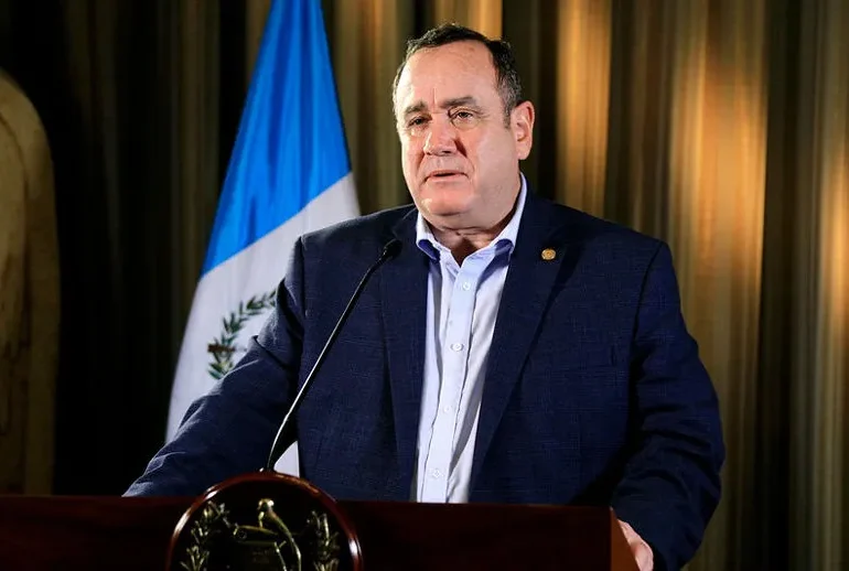 Gobierno de Guatemala denuncia a expresidente Alejandro Giammattei por corrupción