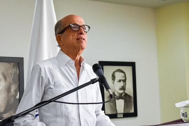 Max Puig rechaza dejar la política en manos de intereses privados