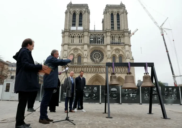 Campanas de Notre Dame de París suenan por primera vez desde aquel incendio de 2019