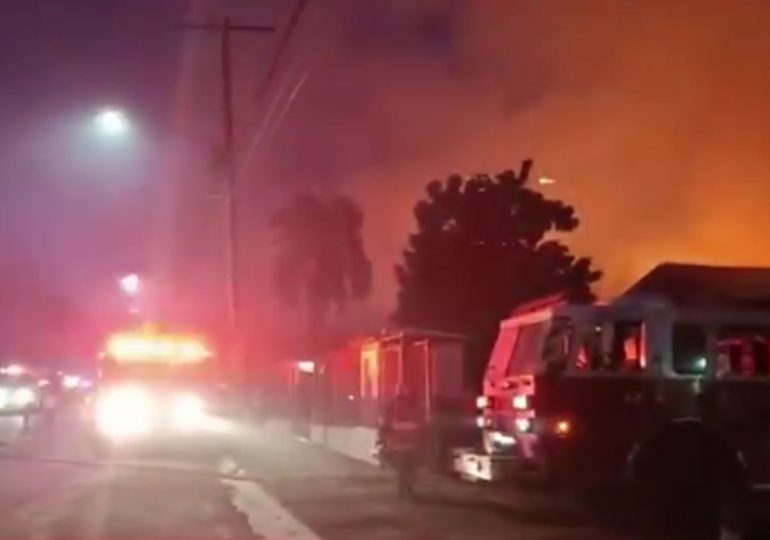 Video: Reportan incendio en zona franca de San Pedro de Macorís