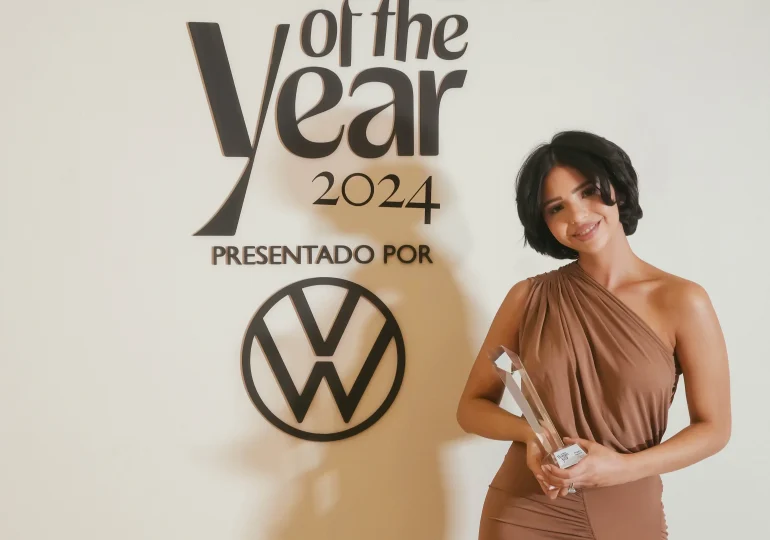 Ángela Aguilar recibe premio "Mujer del Año" 