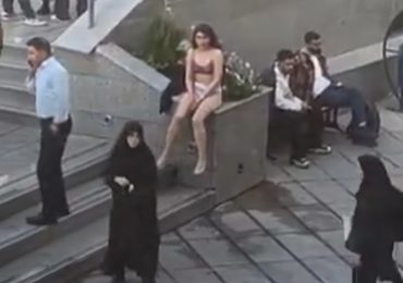 Irán arresta a una mujer que se desnudó para protestar contra el acoso