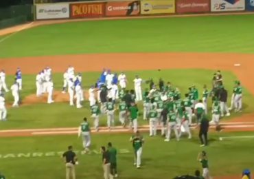 Estrella y Licey se van a los golpes en el Quisqueya