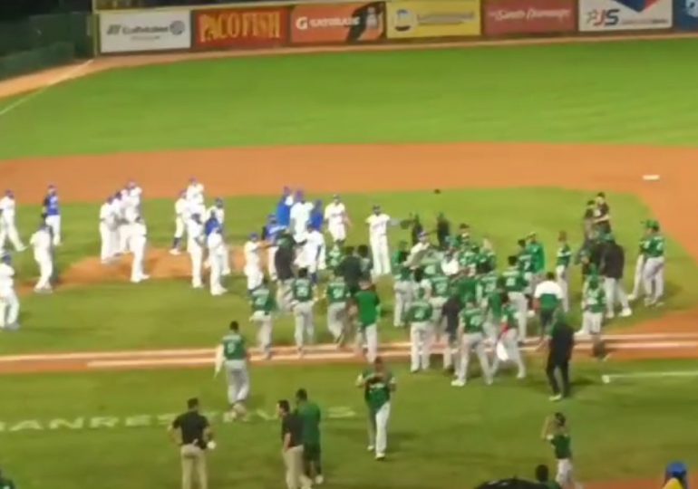 Estrella y Licey se van a los golpes en el Quisqueya