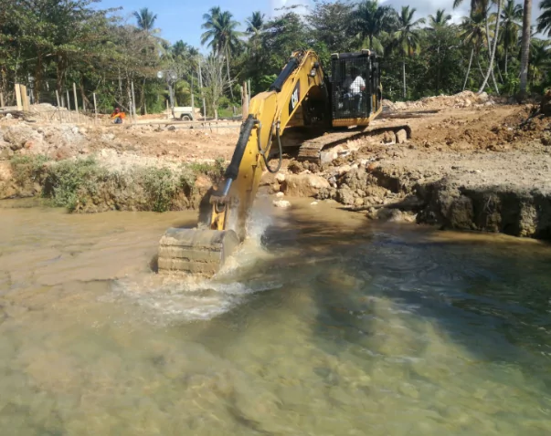 Junta de vecinos de Las Terrenas denuncia relleno de humedales en Playa Las Ballenas