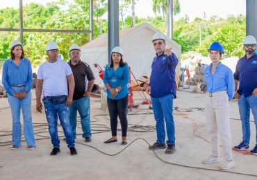 Autoridades locales visitan las instalaciones que suplirán electricidad a Las Galeras, Samaná