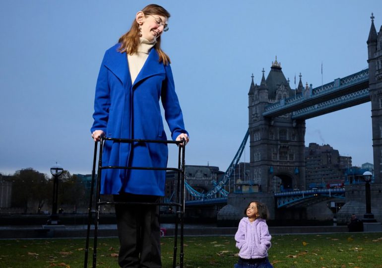 El reencuentro entre la mujer más grande del mundo y la más pequeña