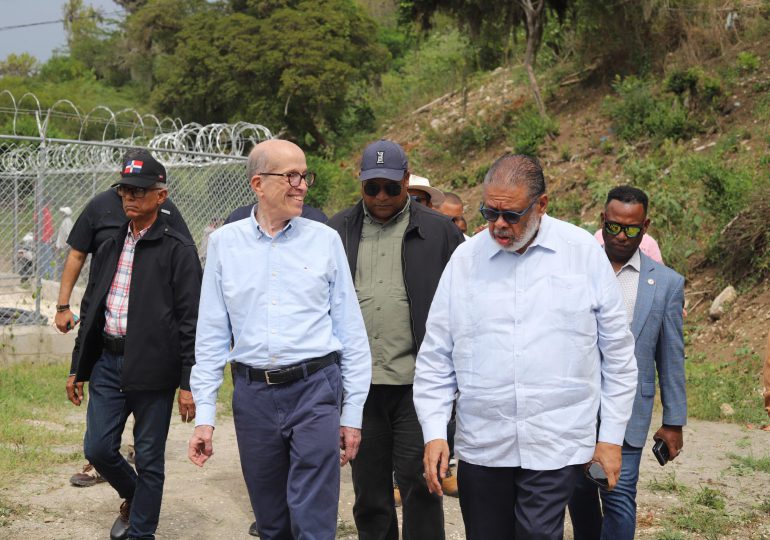 Gobierno supervisa avances de proyecto de acceso a agua con energía renovable en zonas rurales