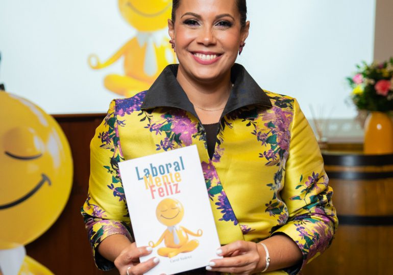 Carol Suárez realiza lanzamiento de su primer libro “Laboralmente Feliz”