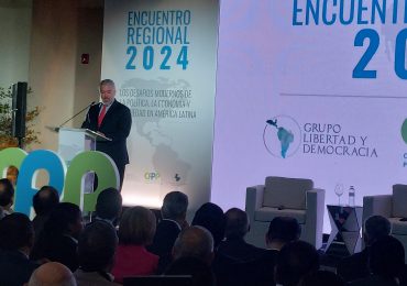 Iván Duque alerta sobre riesgos a la democracia en América Latina