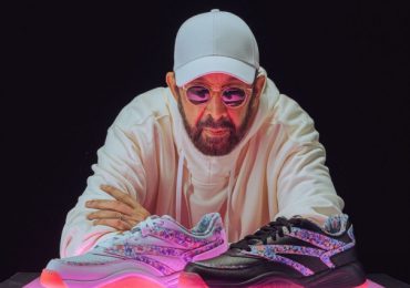 Juan Luis Guerra lanza edición limitada de tenis inspirados en su icónico álbum ‘Bachata Rosa’