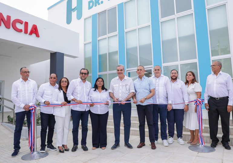 Abinader inaugura obras en María Trinidad Sánchez: hospital, Laguna Gri-Gri, polideportivo y oficina BanReservas