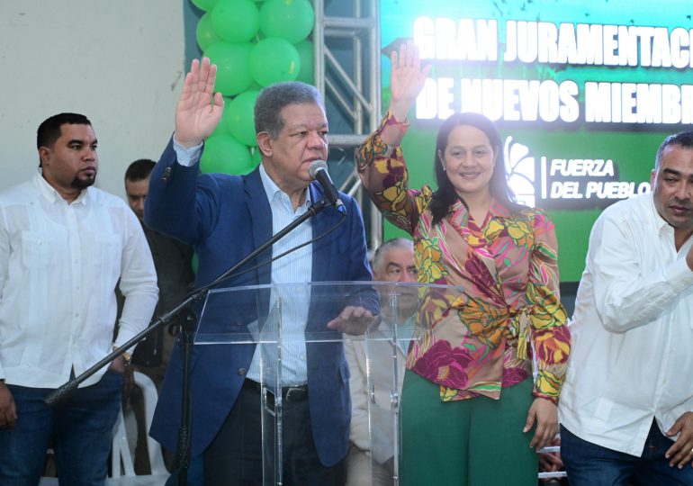 Leonel juramenta en la FP a excandidata a diputada del PLD de Puerto Plata