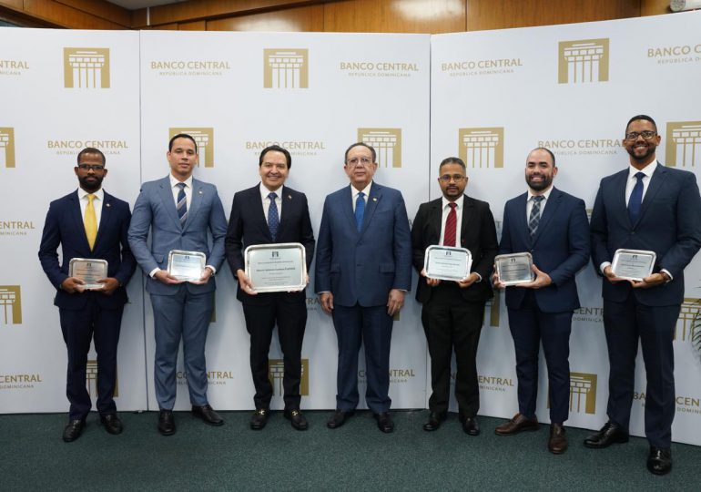 BCRD entrega premios de su concurso de economía “Biblioteca Juan Pablo Duarte” 2024